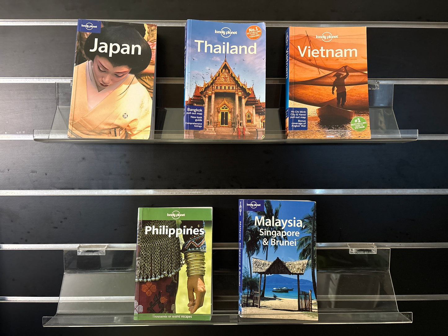 LONELY PLANET Travel Guides - Bundle of 5 - Assorted Locations (Min. fair condition)