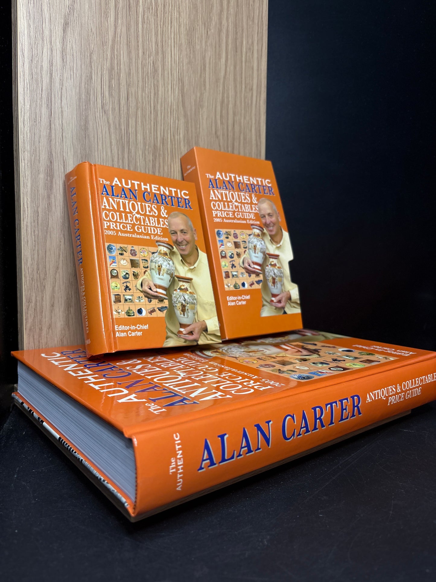 2005 THE AUTHENTIC ALAN CARTER ANTIQUES AND COLLECTABLES PRICE GUIDE- Australasia Edition Boxed set (Min. As New condition)