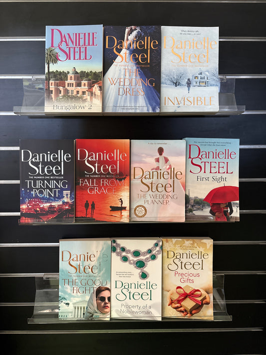 STEEL, Danielle - Bundle of 10 Standalone Titles (min. fair condition)