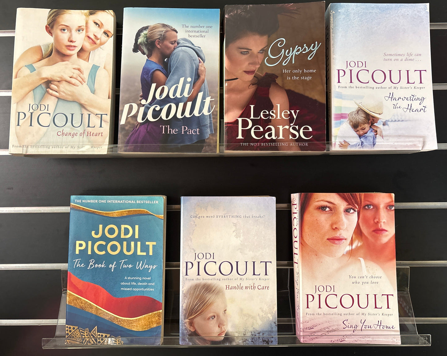 PICOULT, Jodi  Standalone Titles Bundle of 7 (Min. fair condition)