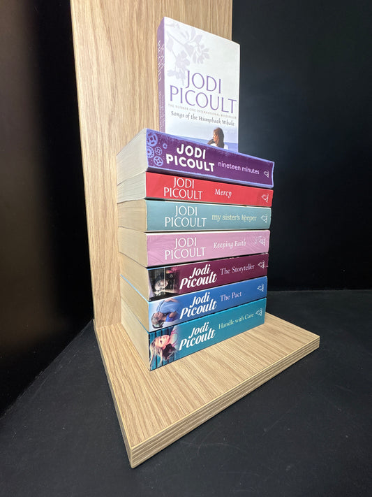 PICOULT, Jodi - Bundle of 8 - Assorted Standalone Titles (Min. fair condition)