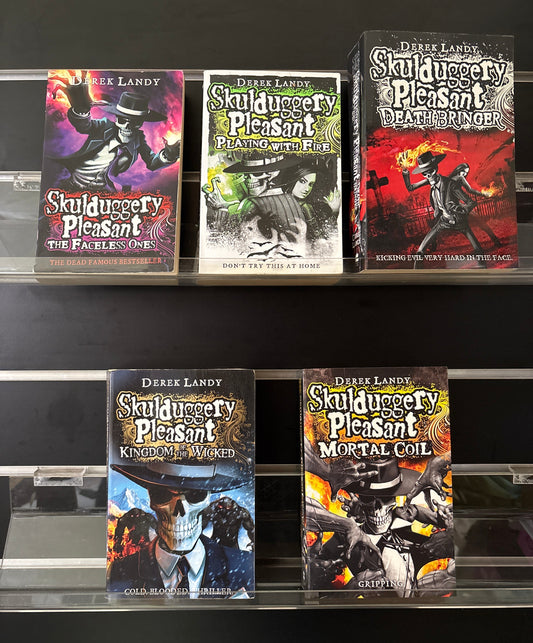 LANDY, Derek 'Skulduggery Pleasant' Assorted Standalone Titles Bundle of 5 (Min. fair condition)