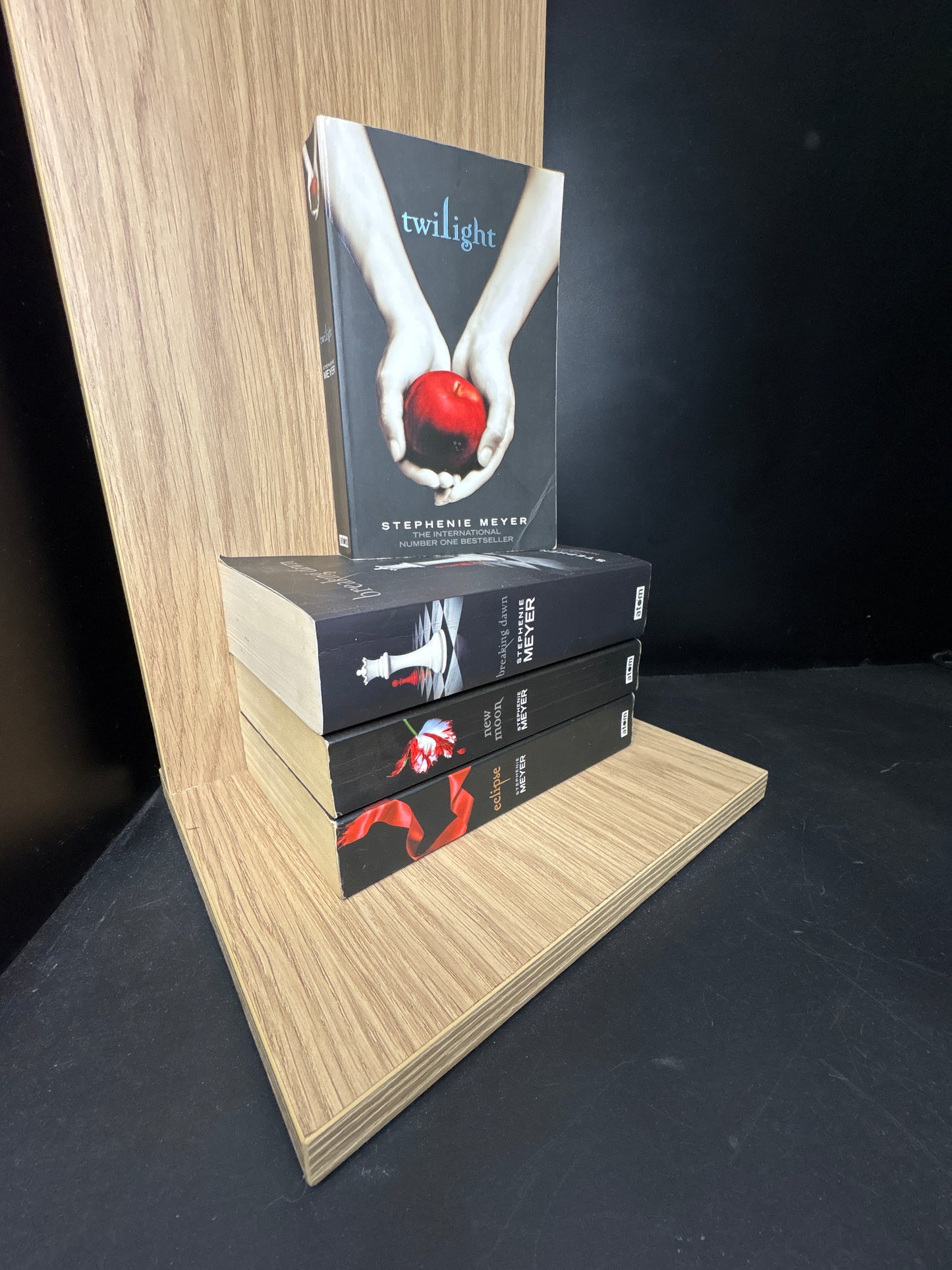 MEYER, Stephanie - Bundle of 4 - Complete Twilight Series (Min. fair condition)