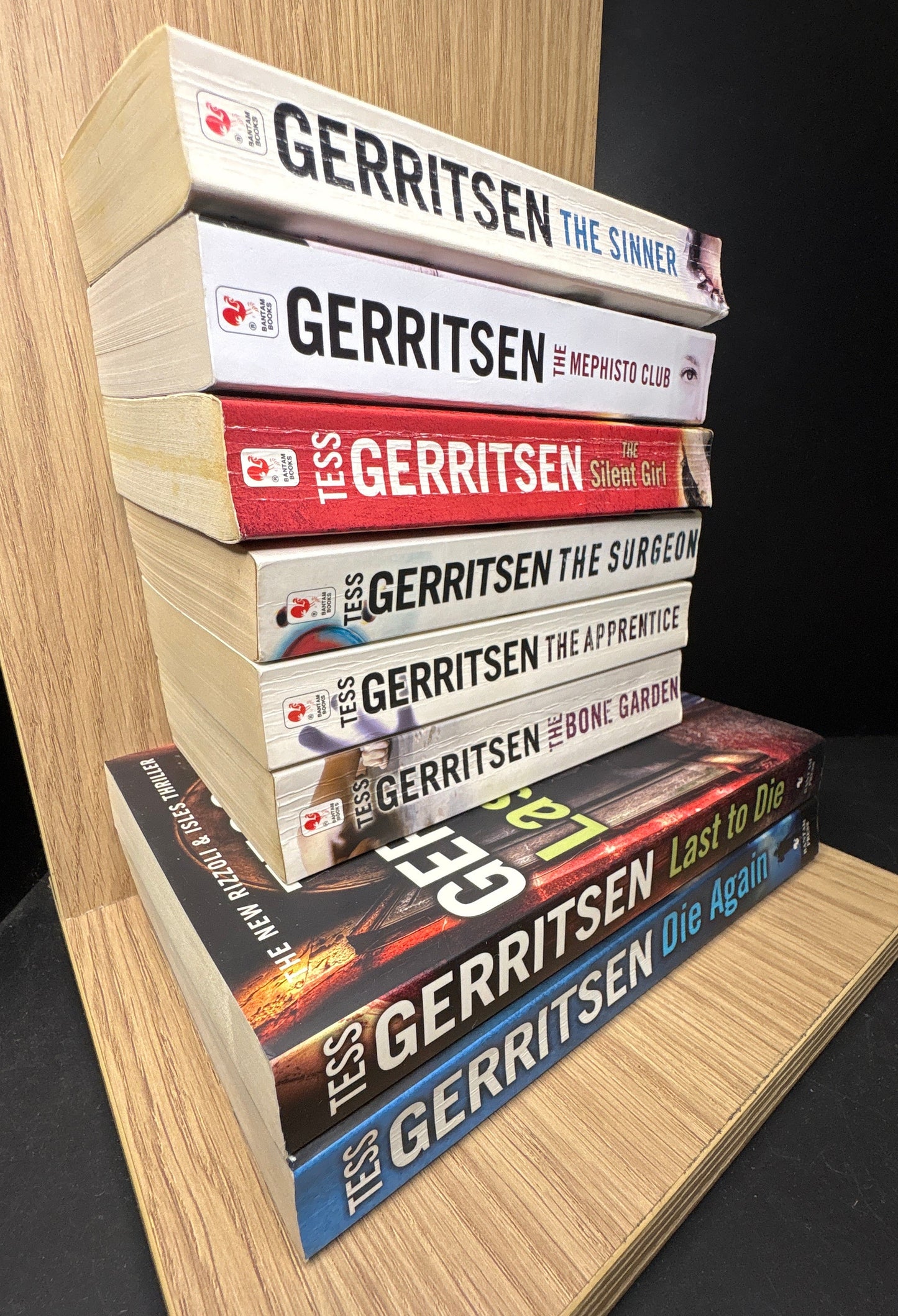 GERRITSEN, Tess: 'Rizzoli & Isles' Series - Selected Titles Bundle of 8 (Min. fair condition)