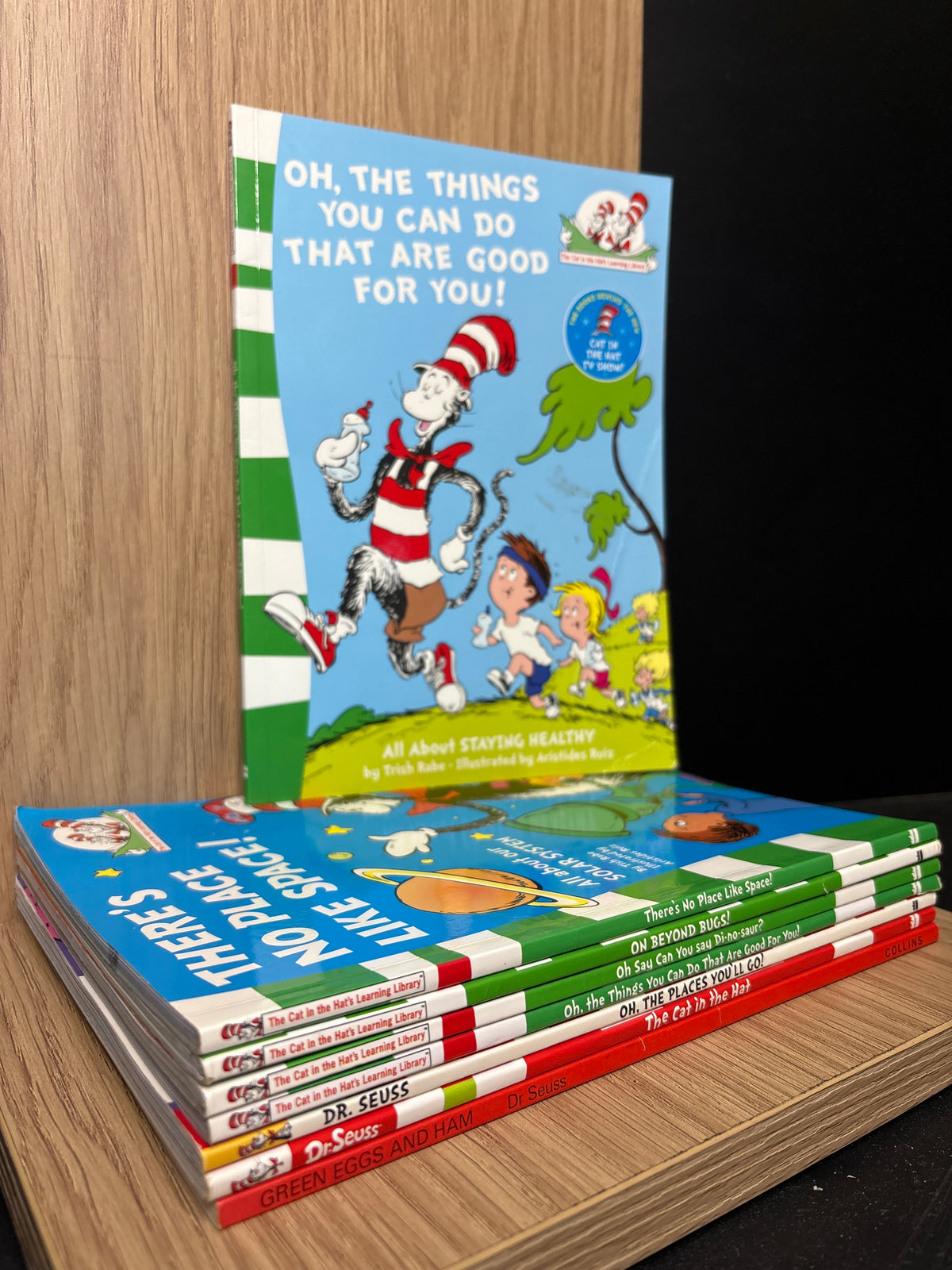 DR SUESS Assorted Standalone Titles Bundle of 8 (Min. good condition)