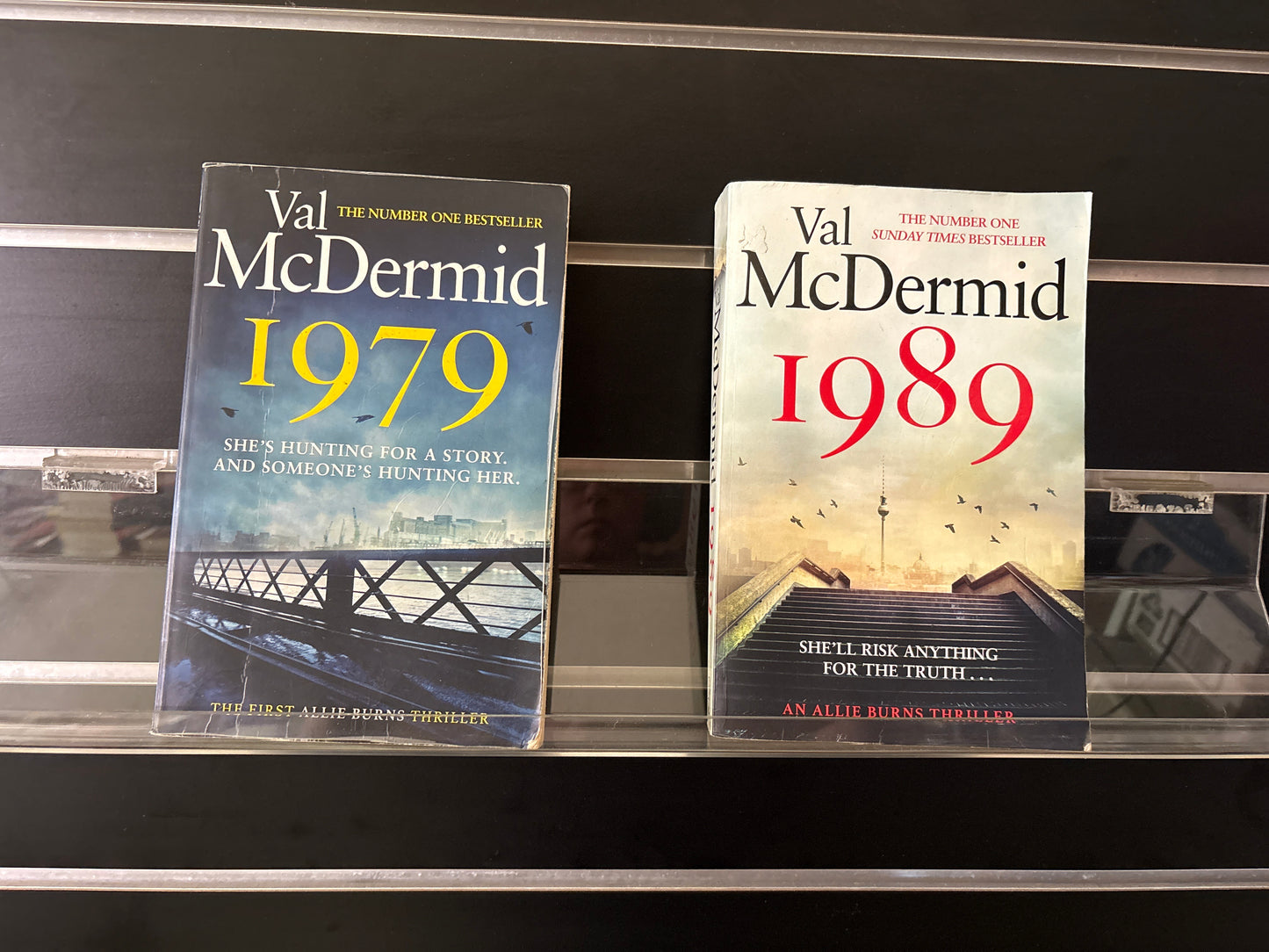 McDERMID, Val: 'Alli Burns' Complete Series (Min. good condition)