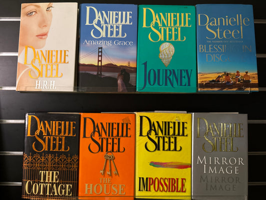 STEEL, Danielle Assorted Standalone Titles Bundle of 8 (Min. fair condition)