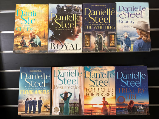 STEEL, Danielle Assorted Standalone Titles Bundle of 8 (Min. good condition)