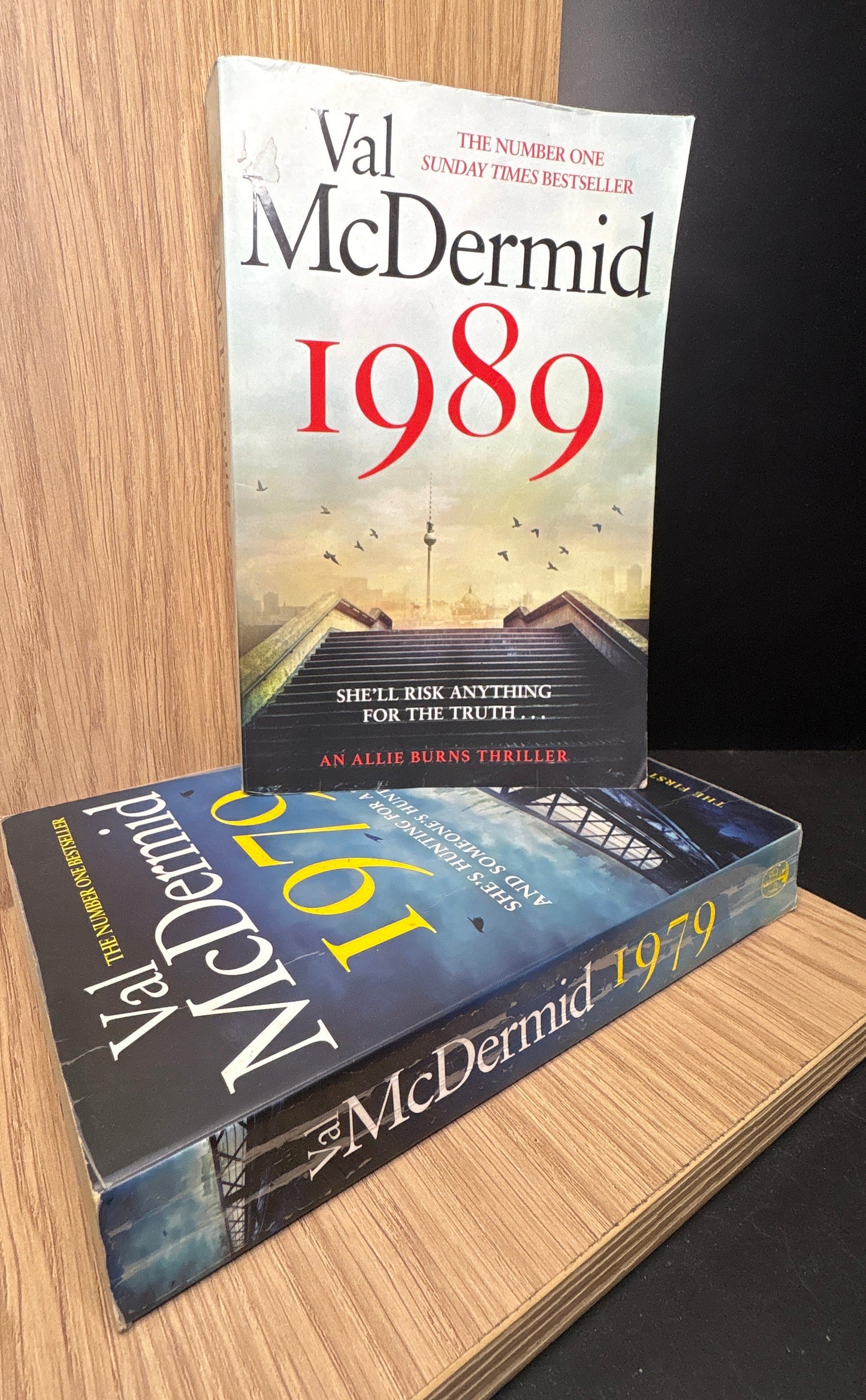 McDERMID, Val: 'Alli Burns' Complete Series (Min. good condition)