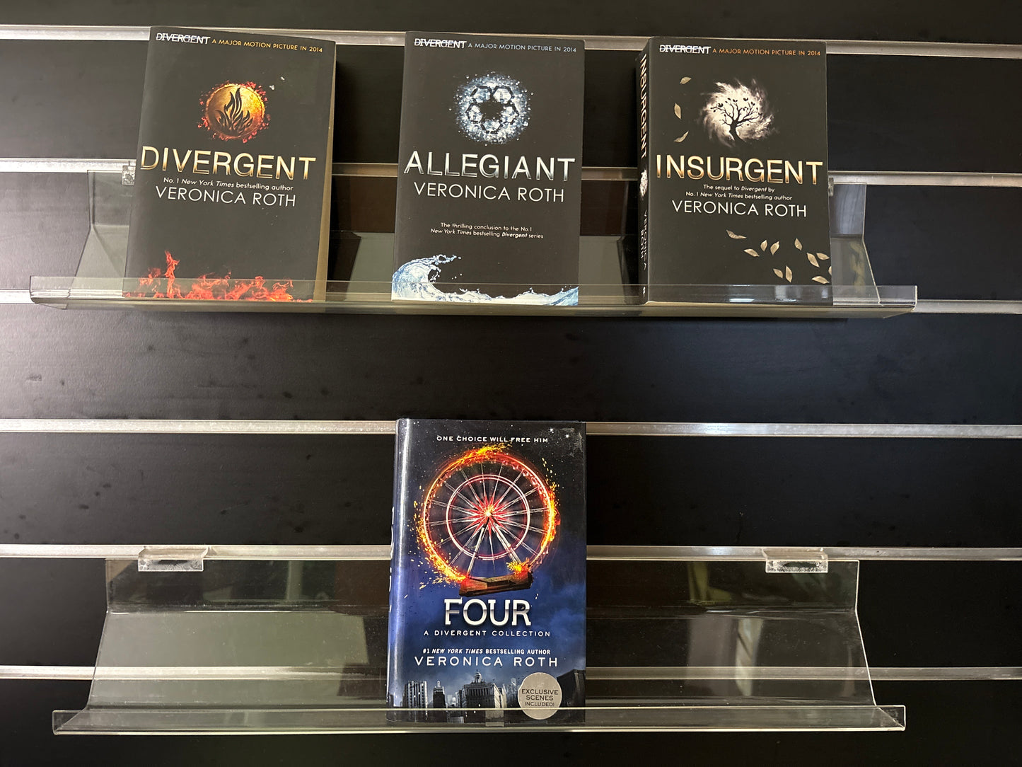 ROTH, Veronica - Bundle of 4 - Divergent Trilogy & Bonus Book (Min. good condition)