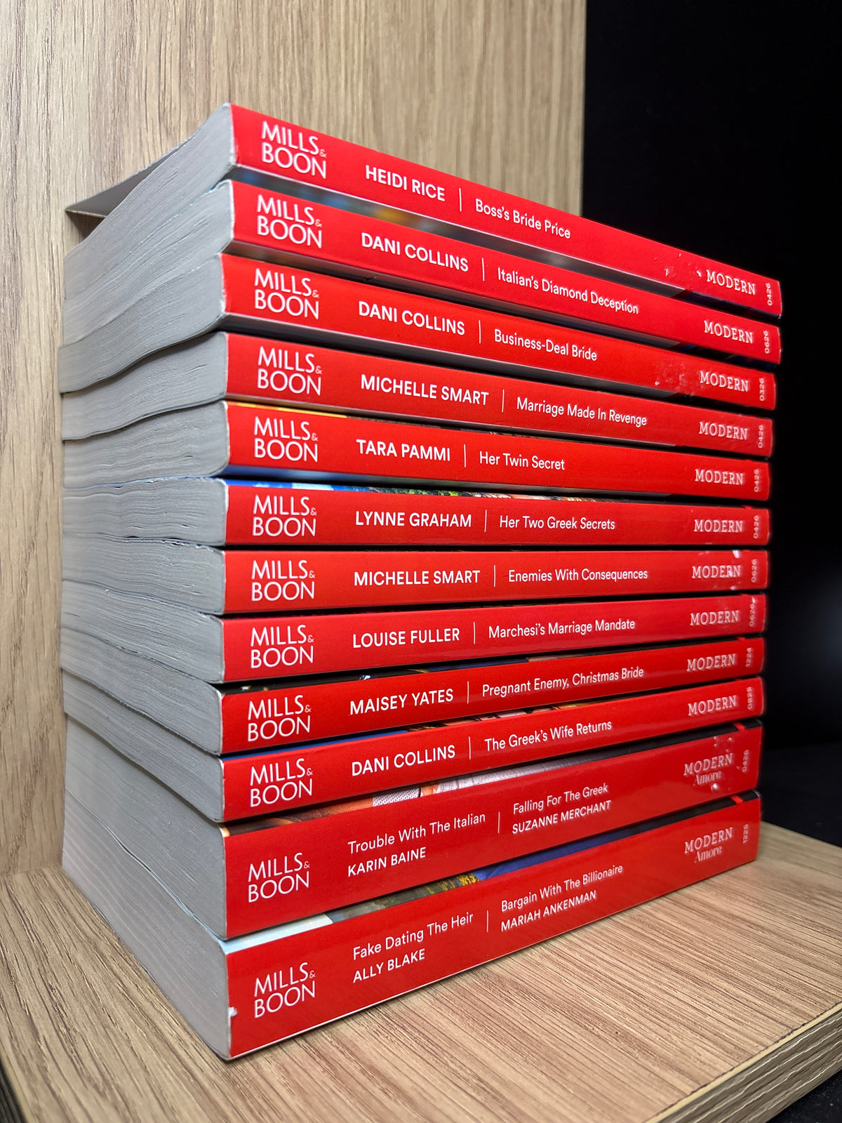 MILLS + BOON Large Modern Series + 2 story Amore series Assorted Standalone Titles Bundle of 16 (Min. good condition)
