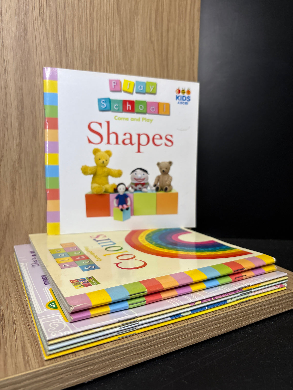 PICTURE BOOKS Assorted Titles Bundle of 8 (Min. good condition)