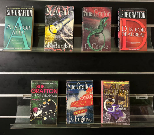 GRAFTON, Sue 'Kinsey Millhone' Series Titles A - G Bundle of 5 (Min. fair Condition)