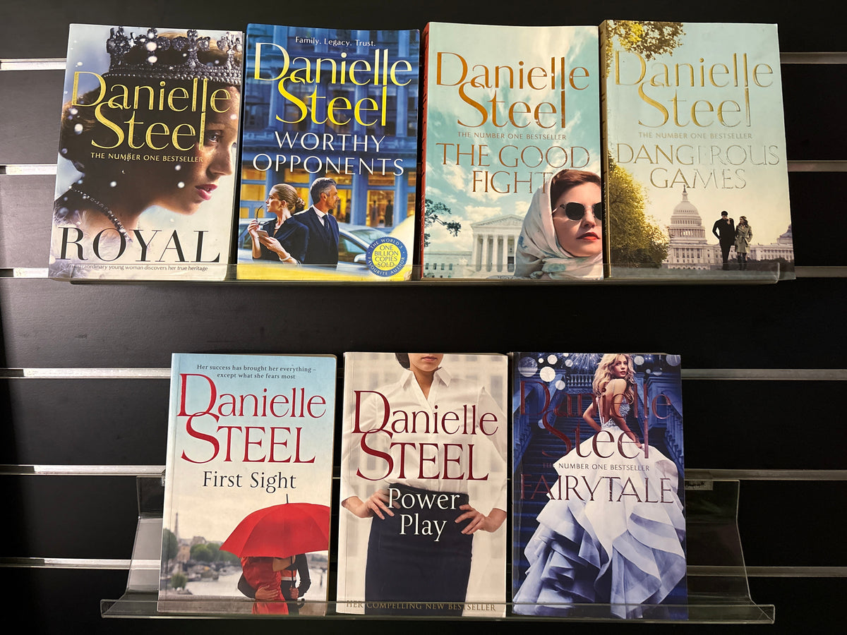 STEEL, Danielle Assorted Standalone Titles Bundle of 7 (Min. fair condition)