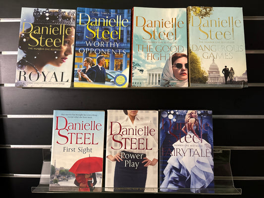STEEL, Danielle Assorted Standalone Titles Bundle of 7 (Min. fair condition)