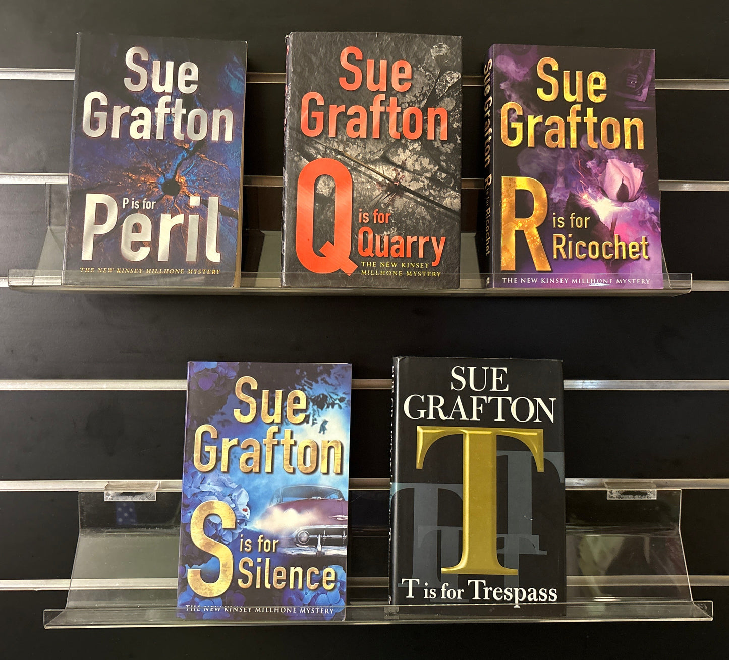 GRAFTON, Sue 'Kinsey Millhone' Series Titles P - T Bundle of 5 (Min. fair Condition)