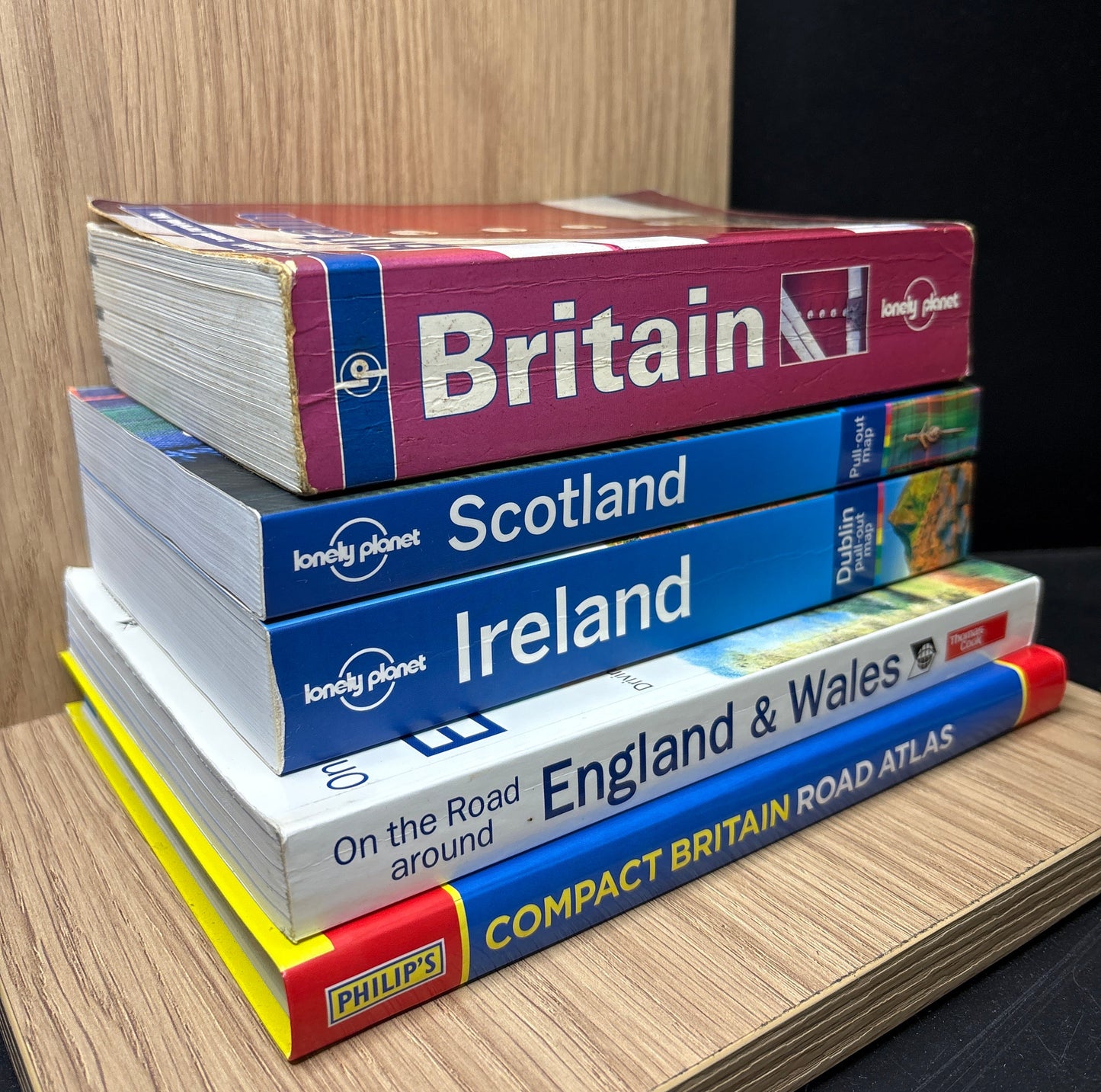 TRAVEL GUIDES - Great Britain/ UK Assorted Bundle of 5 (Min. fair condition)