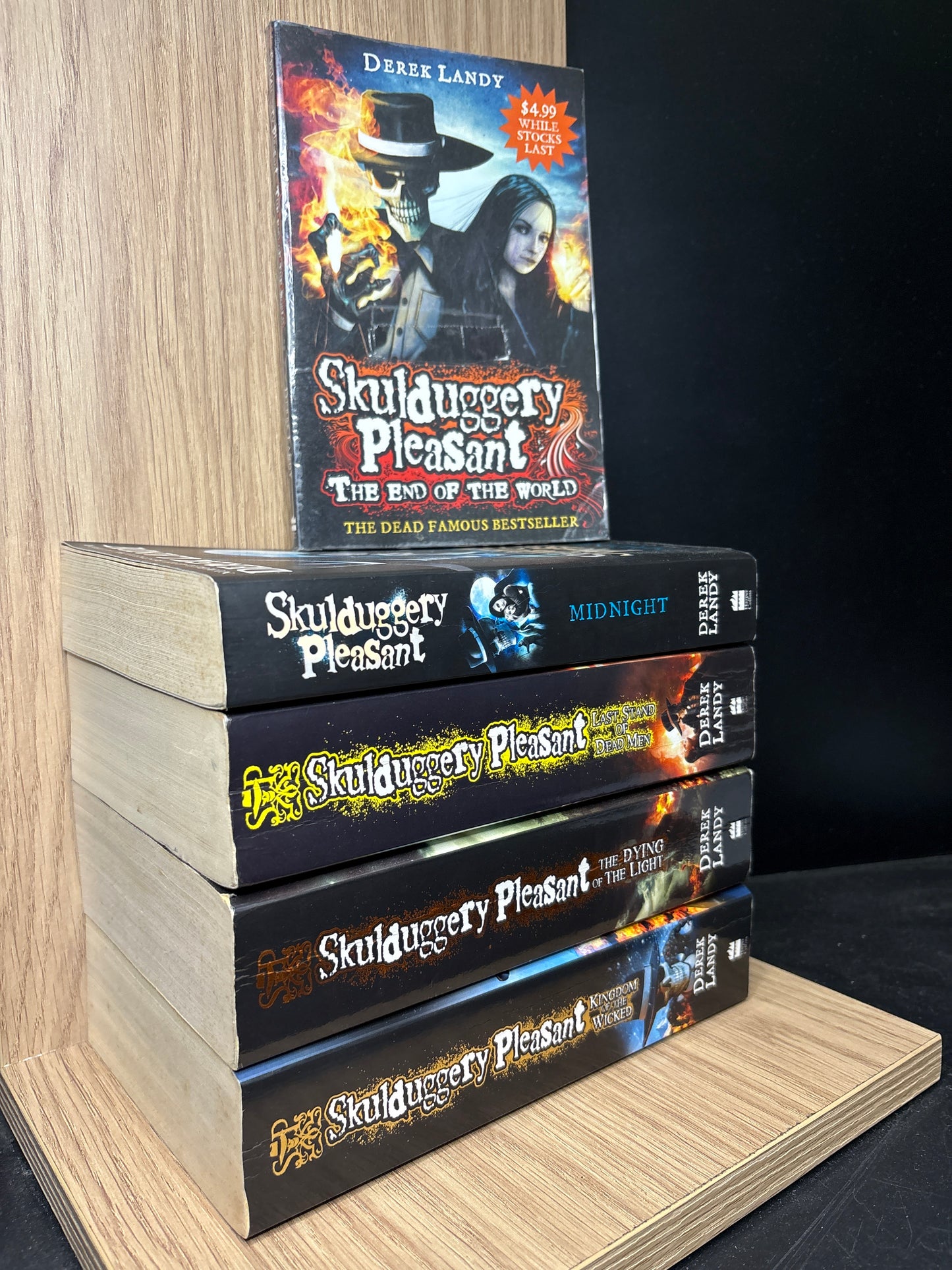 LANDY, Derek 'Skulduggery Pleasant' Assorted Standalone Titles Bundle of 5 (Min. fair condition)