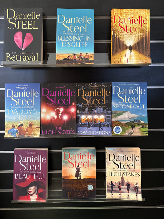 STEEL, Danielle - Bundle of 10 Standalone Titles (min. fair condition)