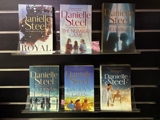 STEEL, Danielle - Bundle of 6 - Assorted Titles (Min. GOOD condition)