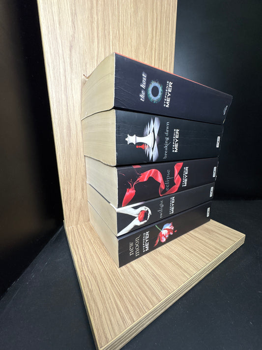 MEYER Stephanie - Bundle of 5 - Twilight Series 1-4 + Bonus Title: The Host (Min. good condition)
