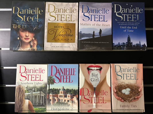STEEL, Danielle Assorted Standalone Titles Bundle of 8 (Min. fair condition)
