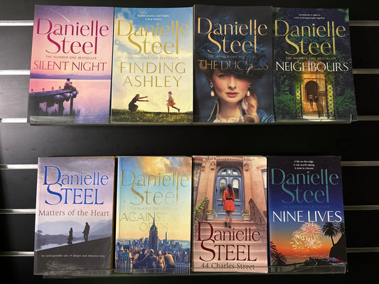 STEEL, Danielle Assorted Standalone Titles Bundle of 8 (Min. fair condition)