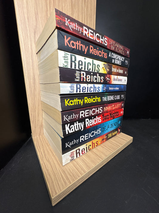 REICHS, Kathy - Bundle of 10 Assorted Titles (Min. fair condition)