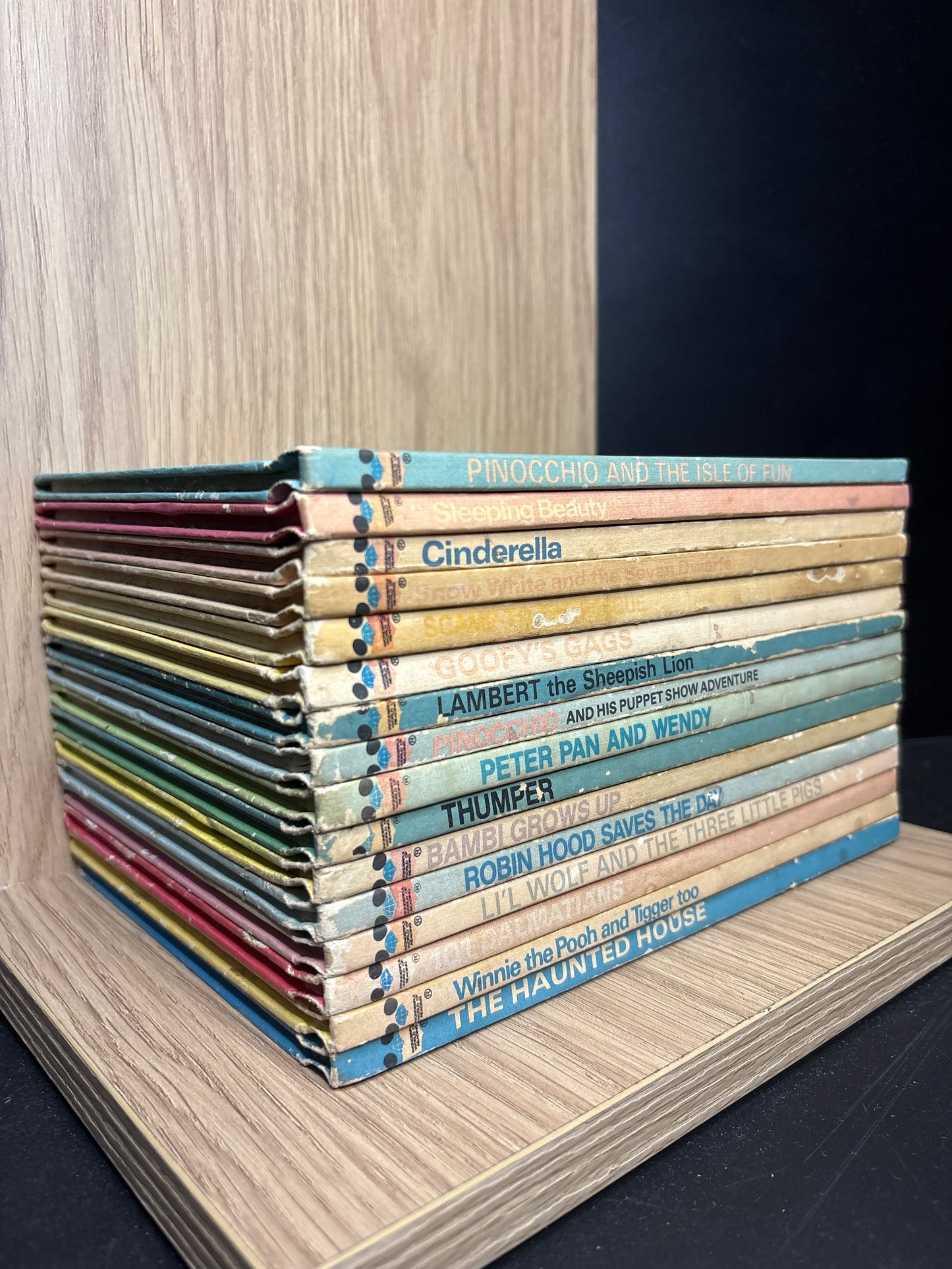 DISNEY'S WONDERFUL WORLD OF READING Assorted Standalone Titles Bundle of 16 (Min. fair condition)