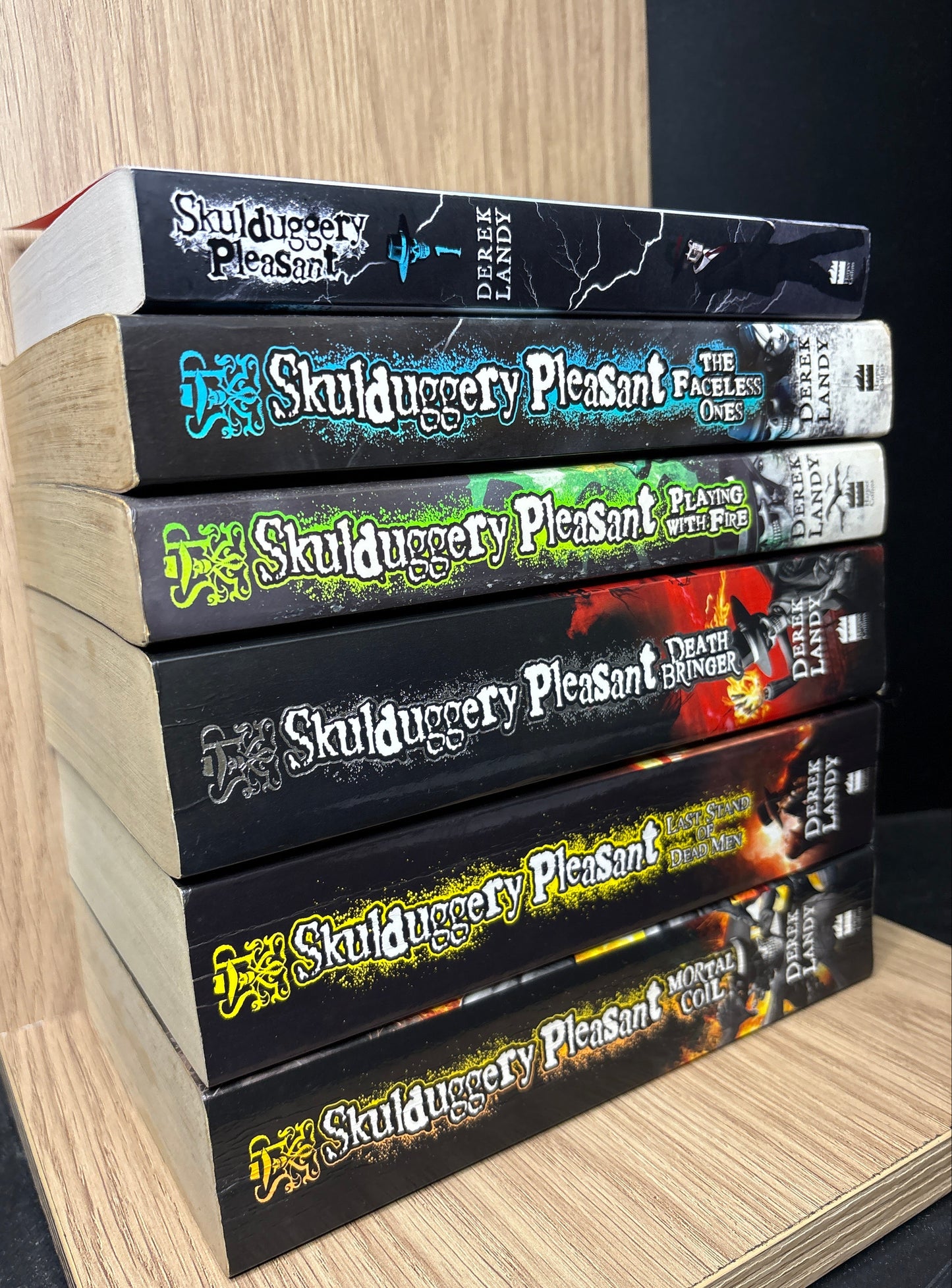 LANDY, Derek 'Skulduggery Pleasant' Assorted Standalone Titles Bundle of 6 (Min. fair condition)