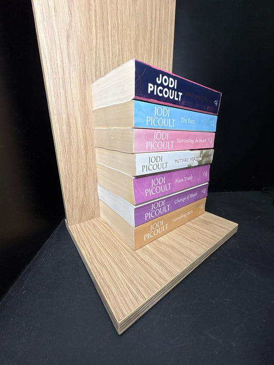 PICOULT, Jodi - Bundle of 7 - Assorted Standalone Titles (Min. very good condition)