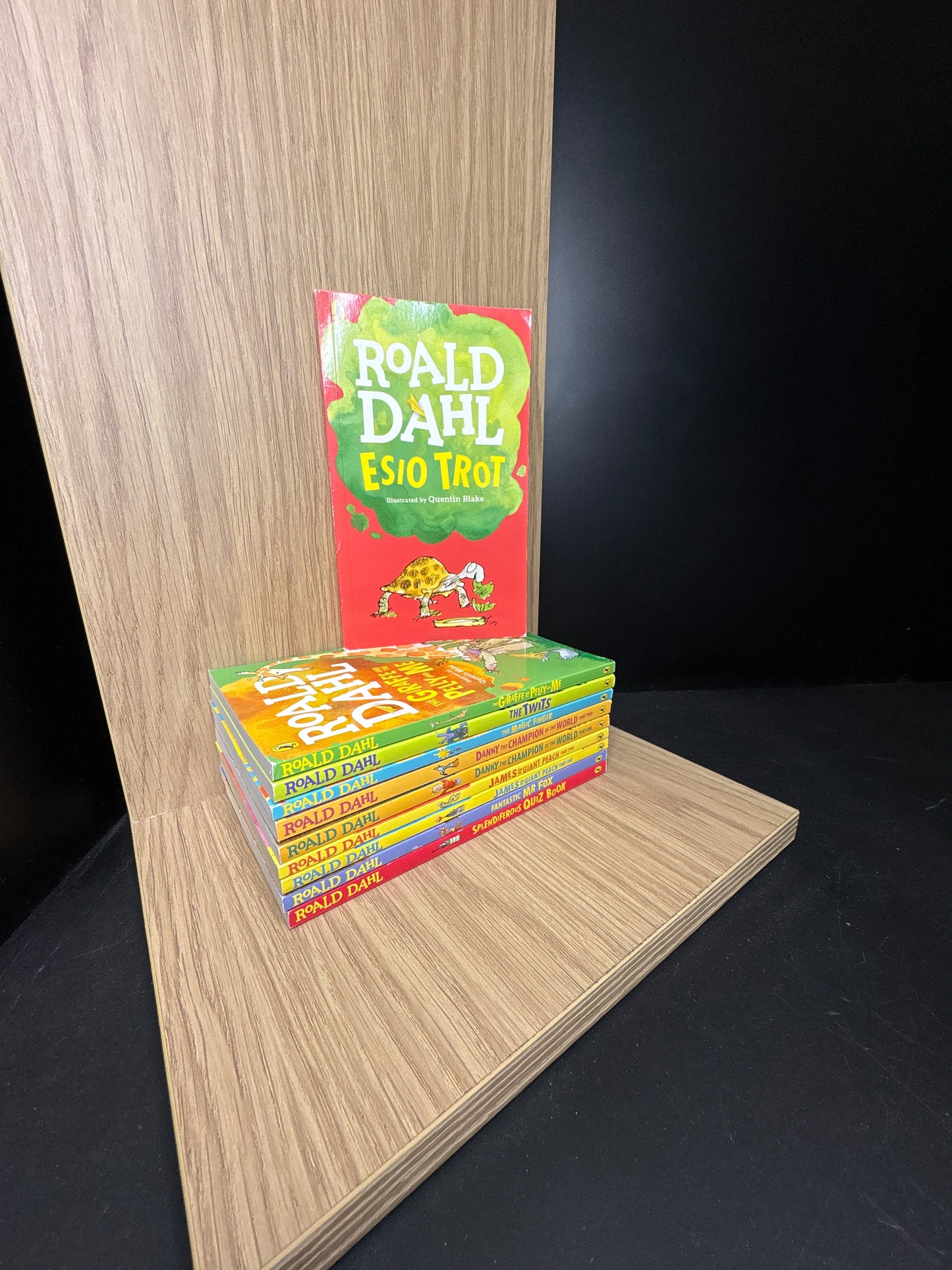 DAHL, Roald - Bundle of 9: Quiz book + 8 Standalone Titles (Min. very good condition)