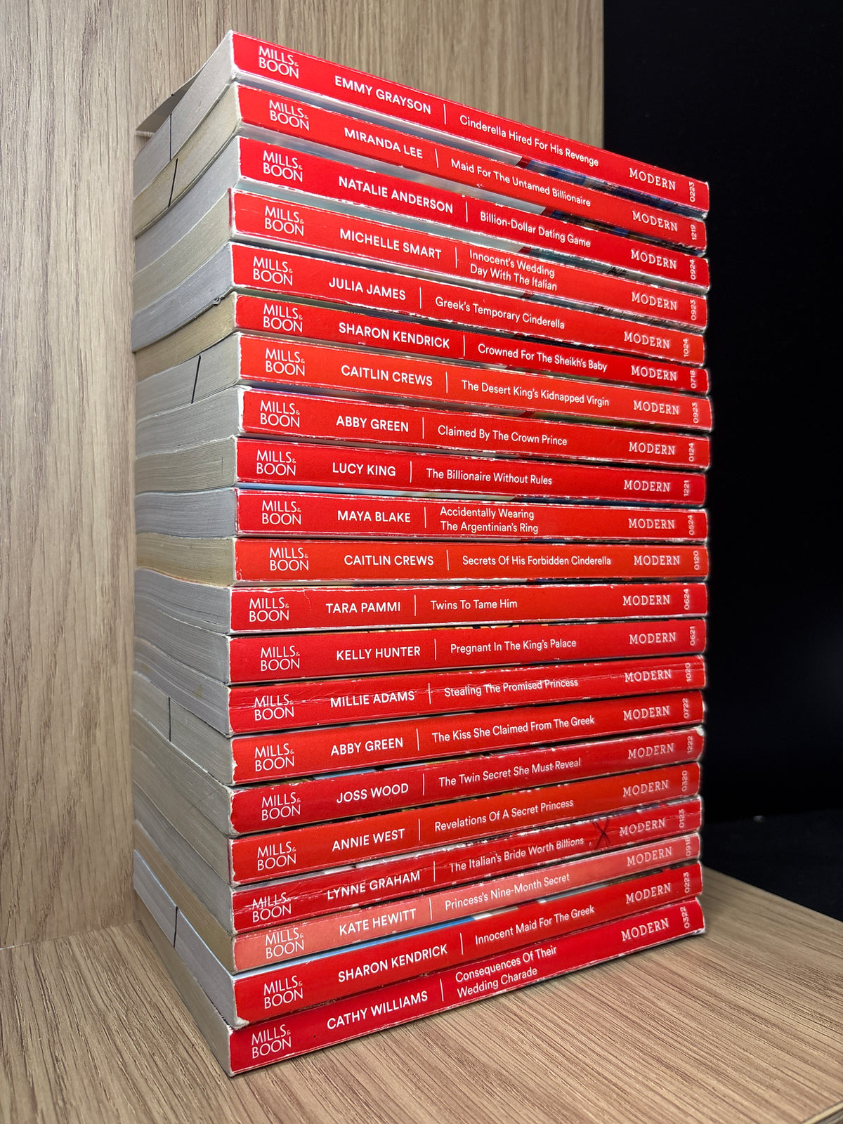 MILLS + BOON Modern Assorted Standalone Titles Bundle of 21 (Min. good condition)