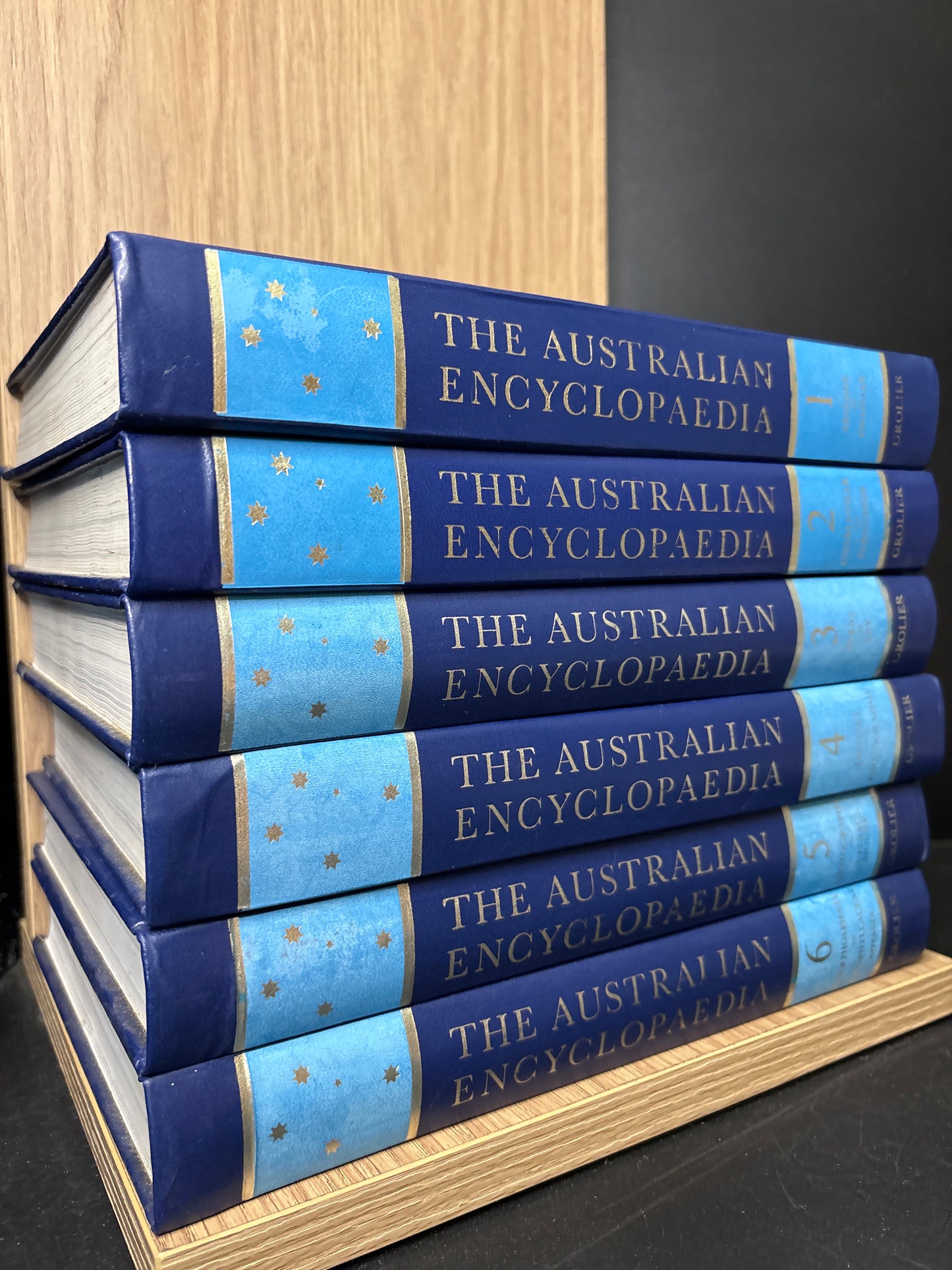 THE AUSTRALIAN ENCYLOPEDIA Complete Set Bundle of 6 (Min. good condition)