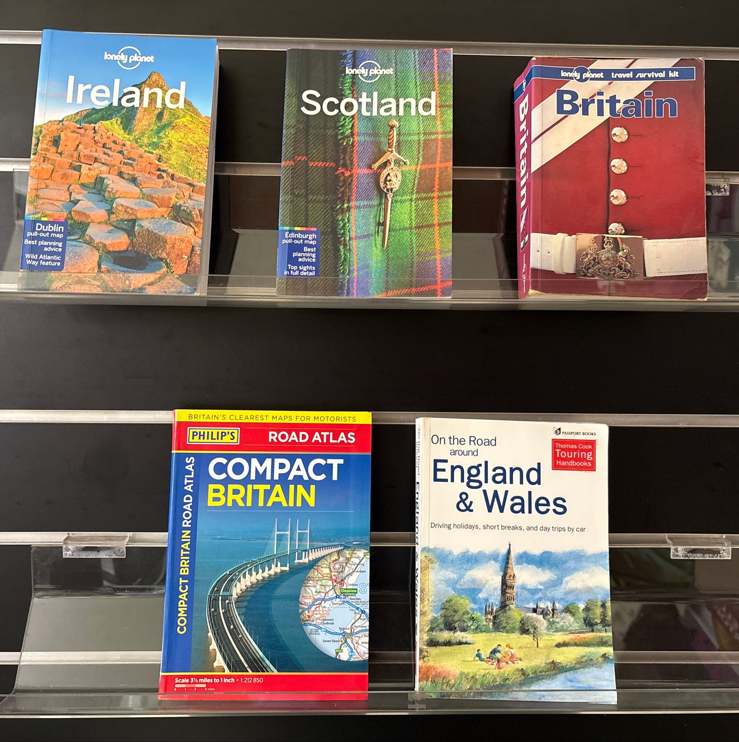 TRAVEL GUIDES - Great Britain/ UK Assorted Bundle of 5 (Min. fair condition)