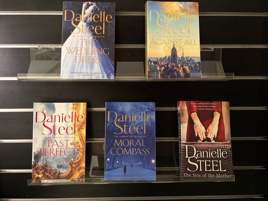 STEEL, Danielle - Bundle of 5 - Assorted Standalone Titles (Min. good condition)