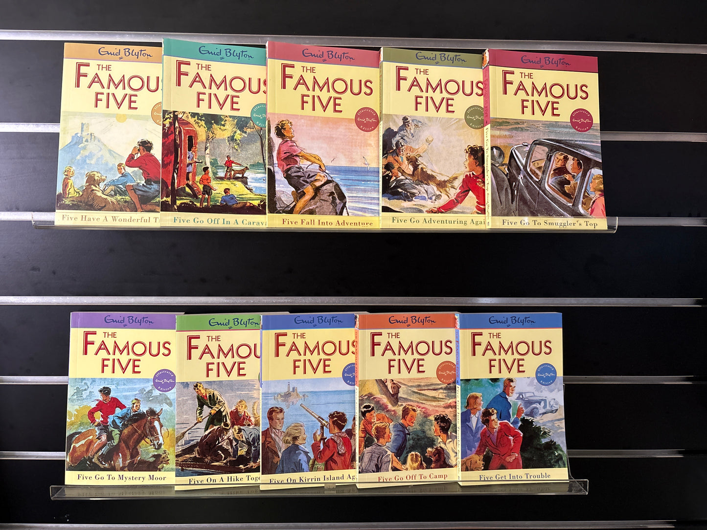 BYLTON, Enid: 'Famous Five' Series - Bundle of 10 Assorted Titles (Min. fair condition)