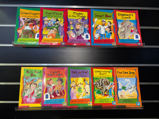 SCHOLASTIC Easy SOLO Reader - Bundle of 10 - Assorted Titles (Min. fair condition)